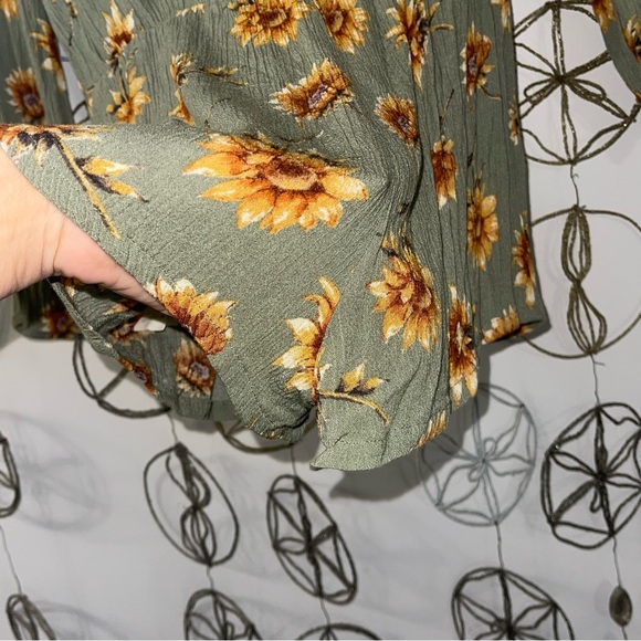 Cutest forever 21 Daisy romper / jumpsuit - Picture 7 of 11